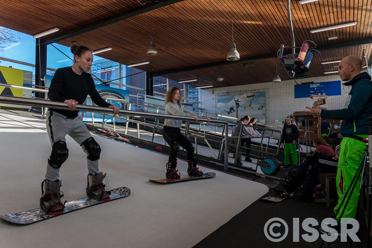 Indoor snowboardles